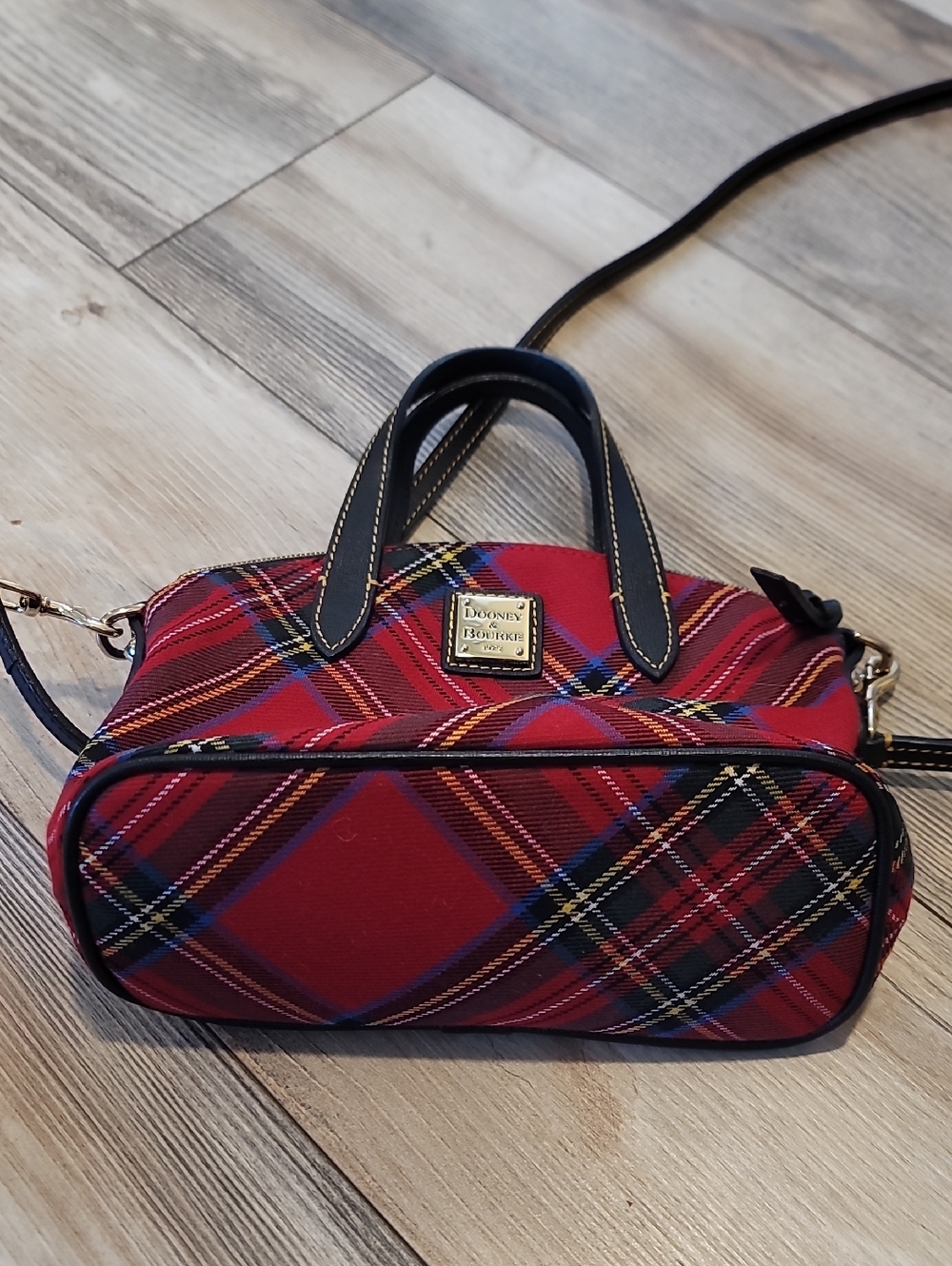 Beautiful Dooney & Bourke Purse - Picture 3 of 4